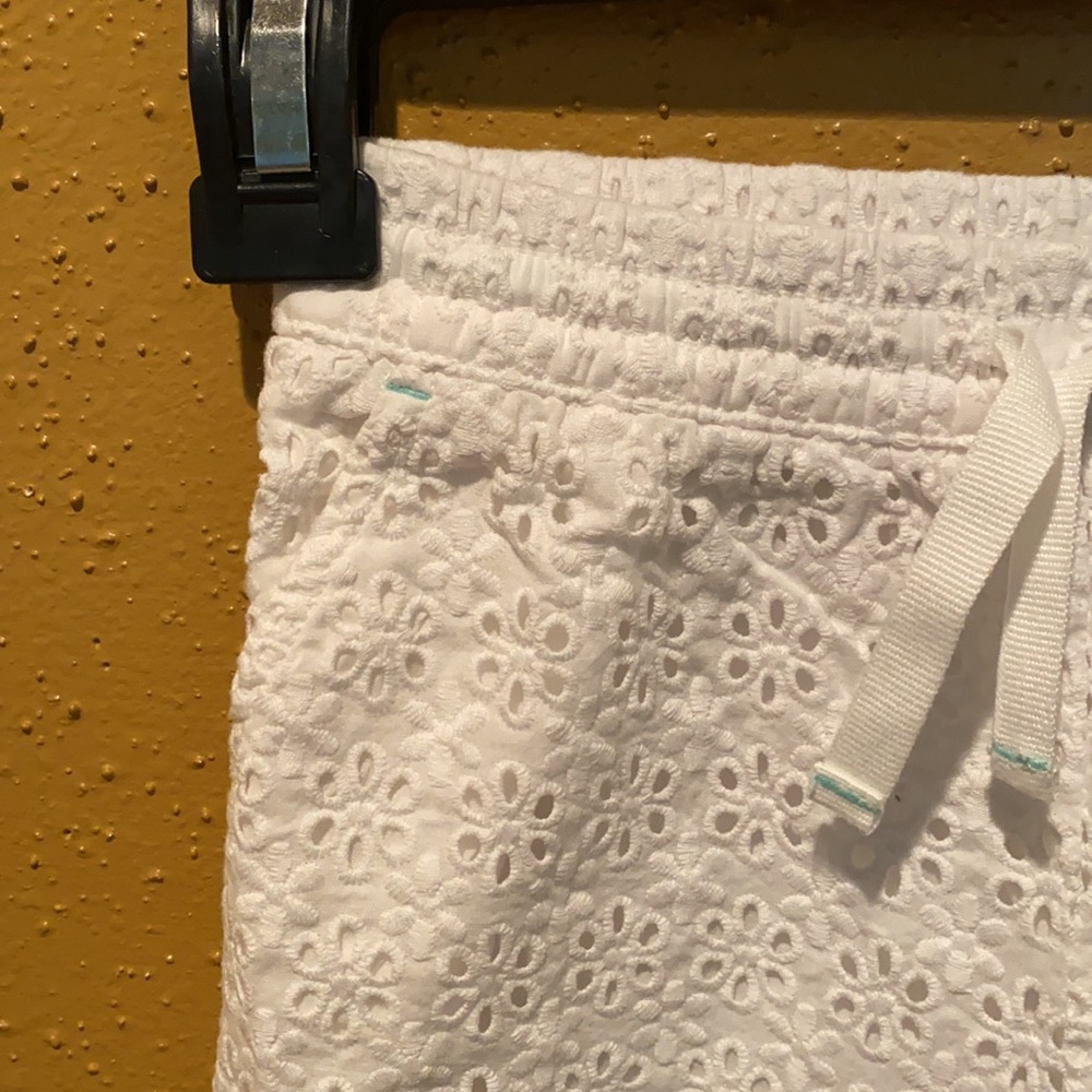 Eyelet Shorts 🌷5 for $20 - Picture 2 of 3